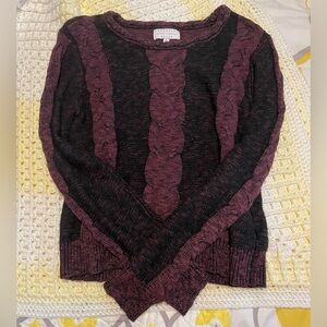 Kendall & Kylie maroon/black knit sweater